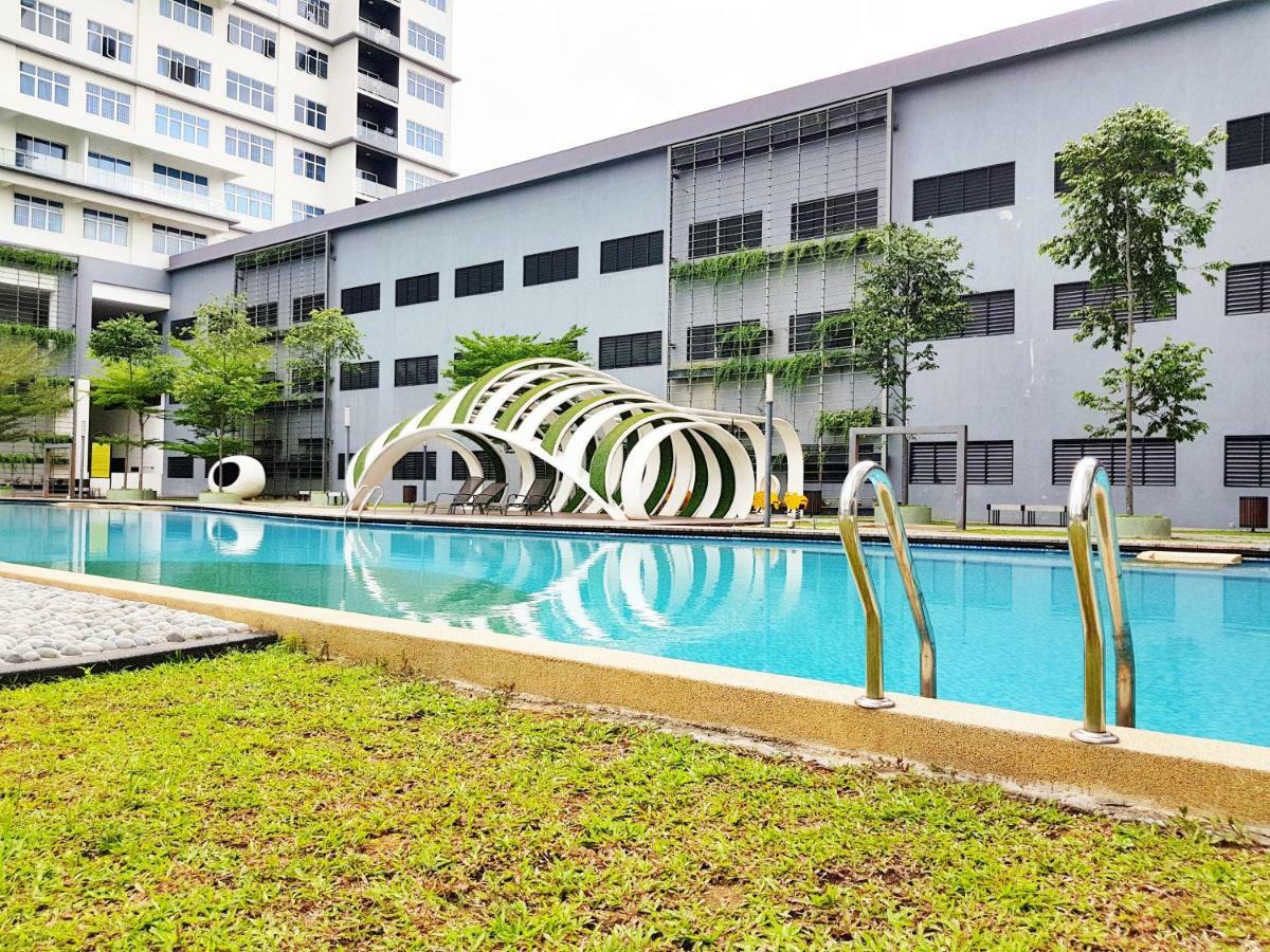 No.5 The Mint @ Puchong Center Near Ioi Mall Экстерьер фото